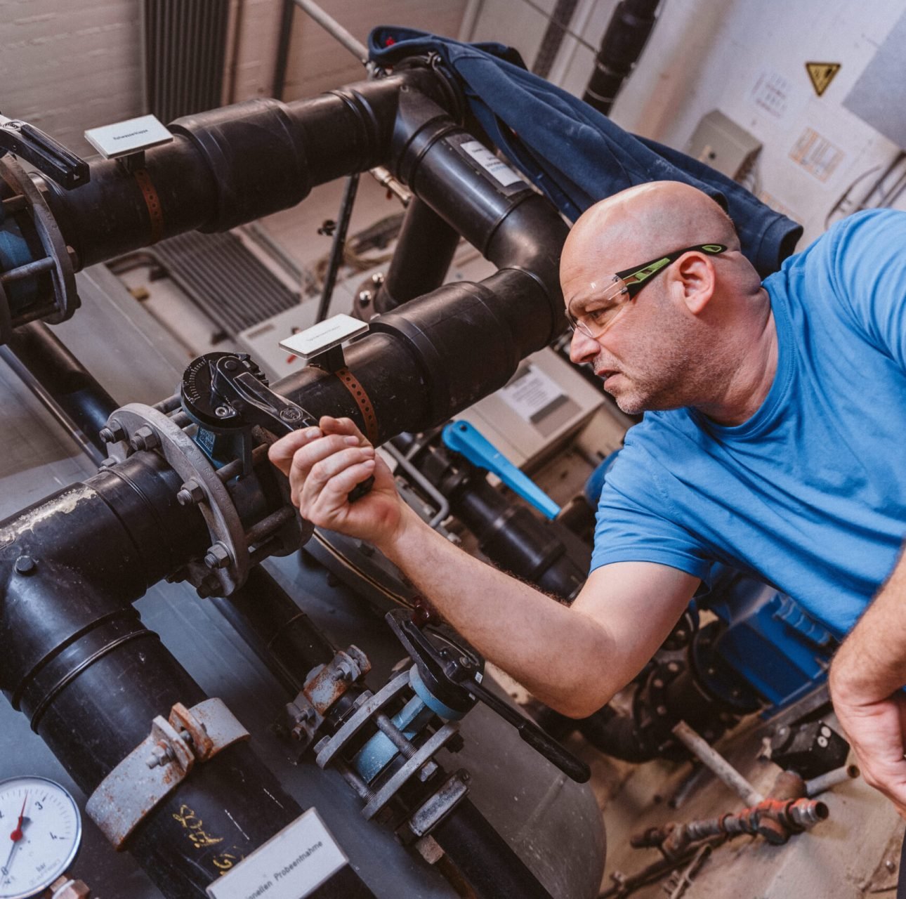 DEAD030F-2E24-4A5F-AF6A-593EA0553FD8